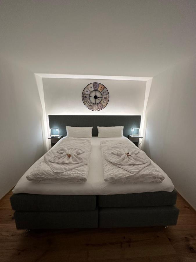 Fischer Boardinghouse Kf Hotel